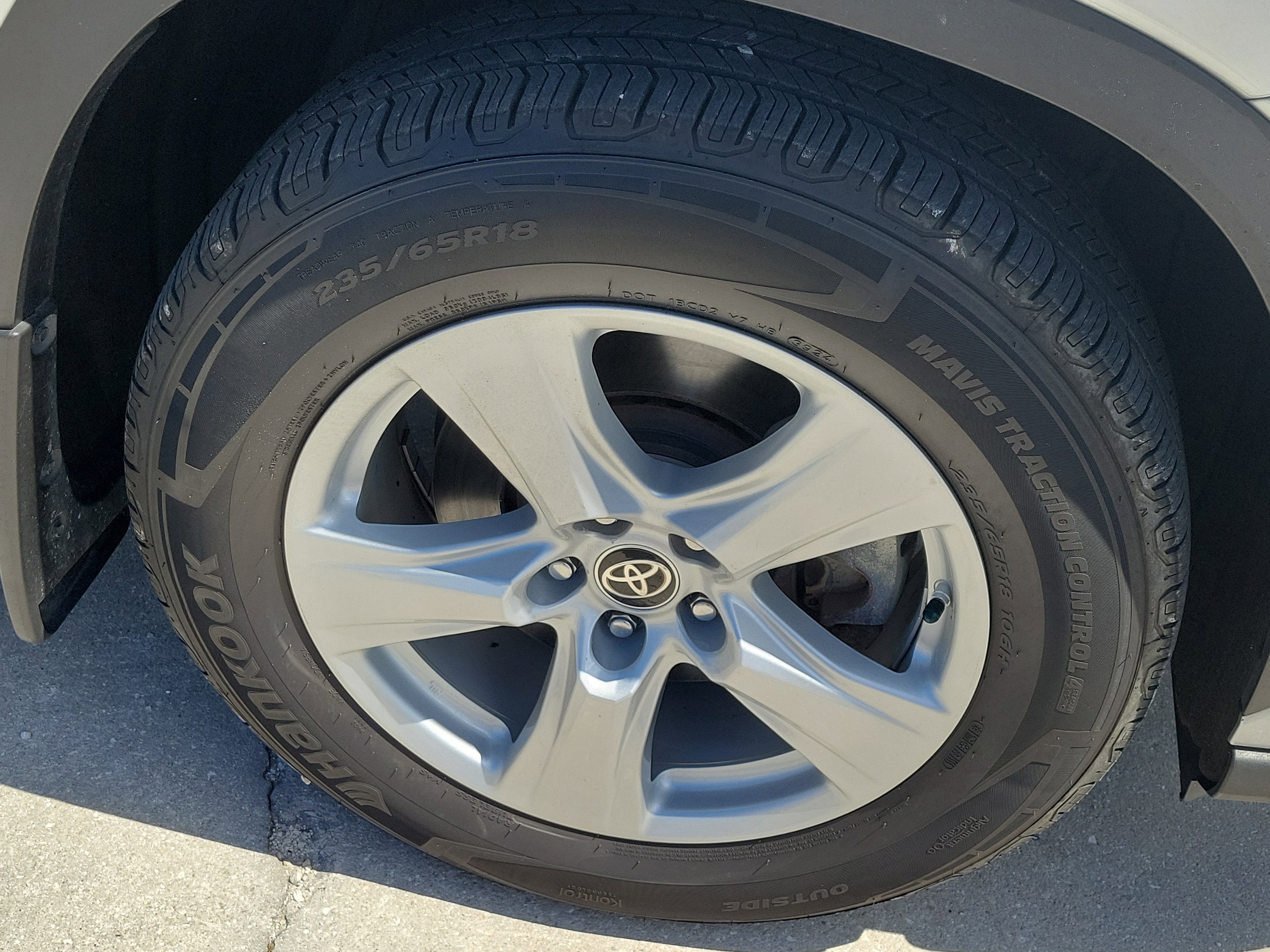 2020 Toyota Highlander LE