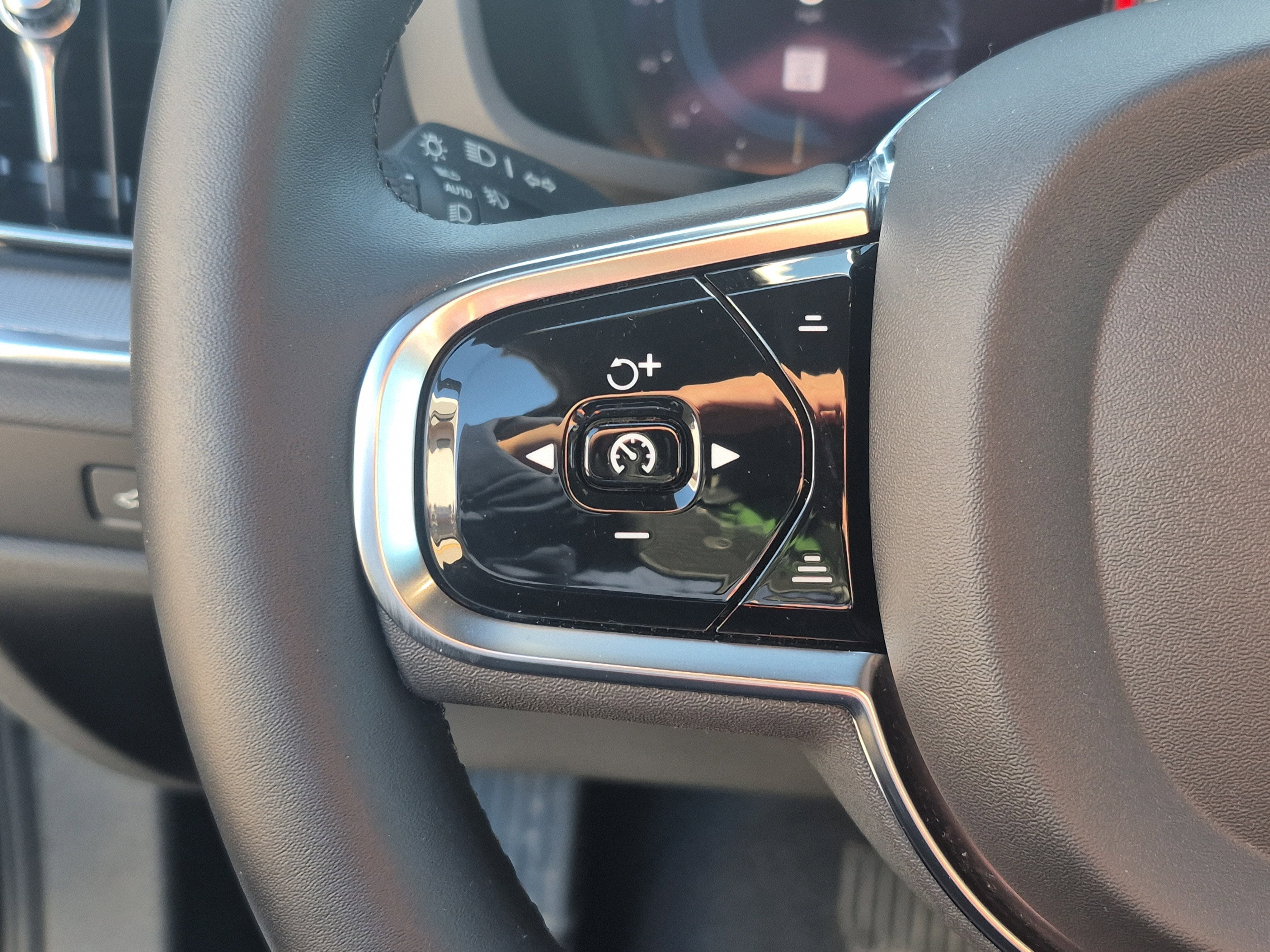 2024 Volvo S60 Plus Black Edition