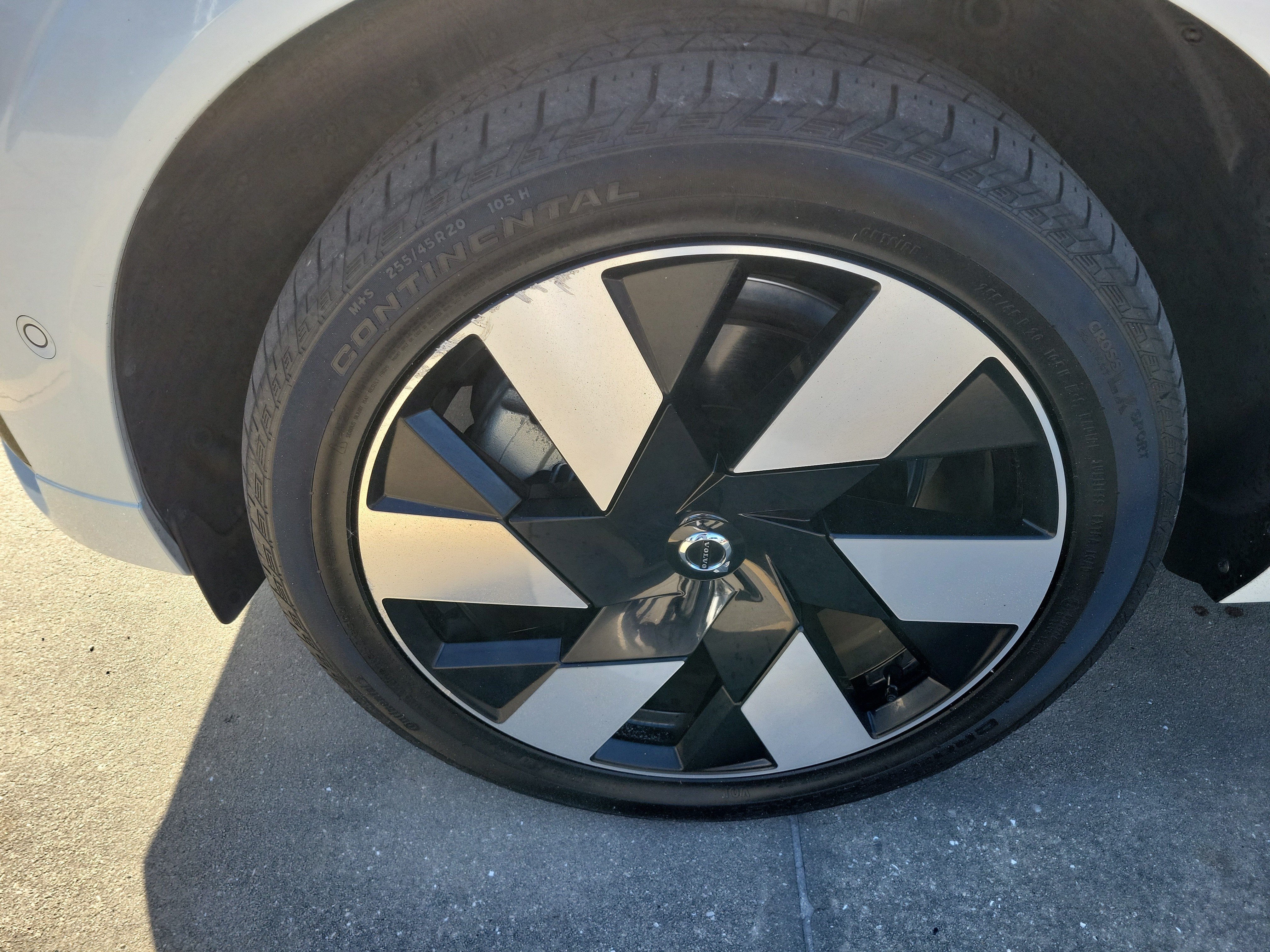 2025 Volvo XC60 Plug-In Hybrid Plus