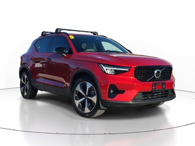 2023 Volvo XC40 Plus Dark Theme