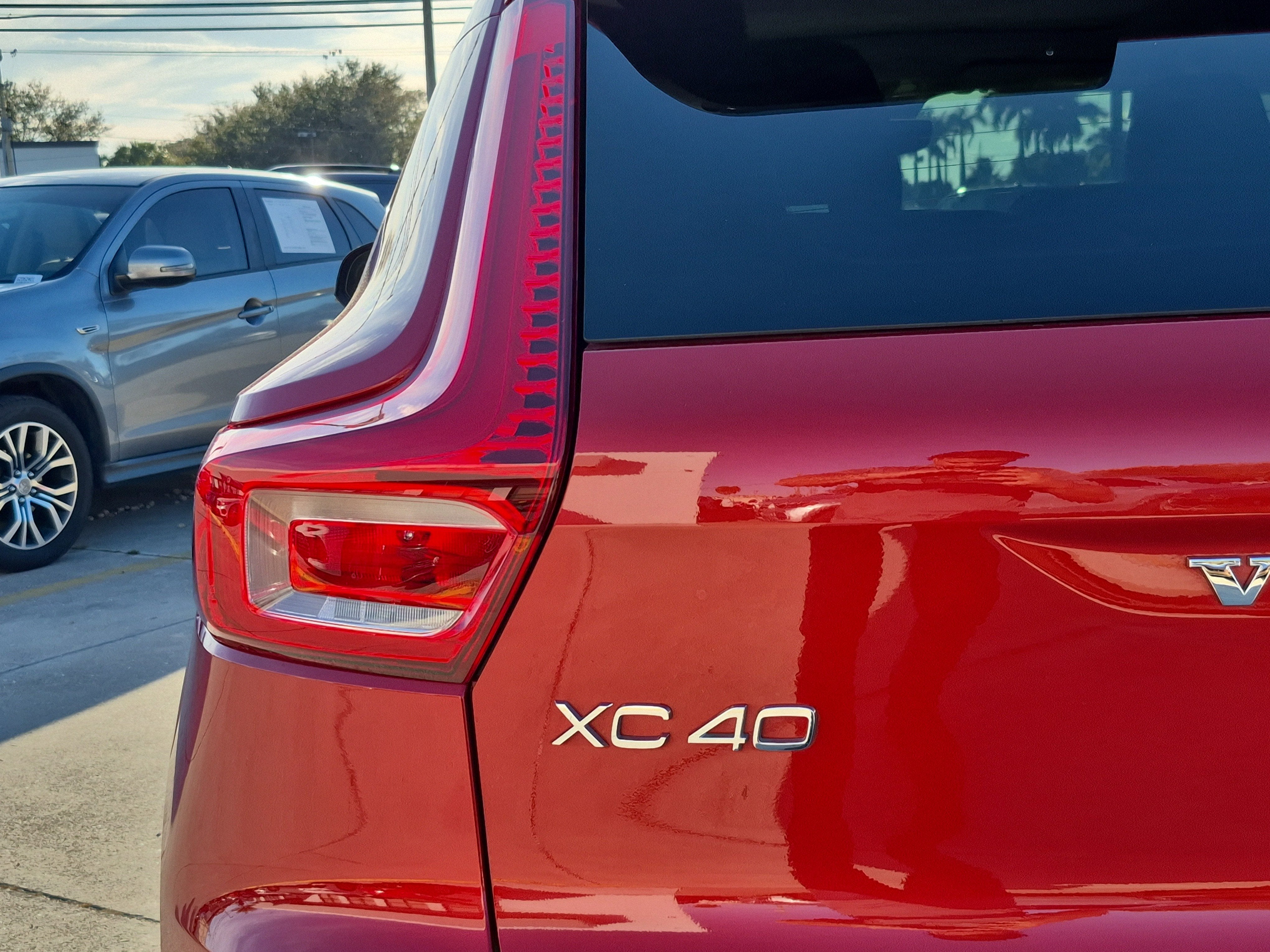 2023 Volvo XC40 Plus Dark Theme