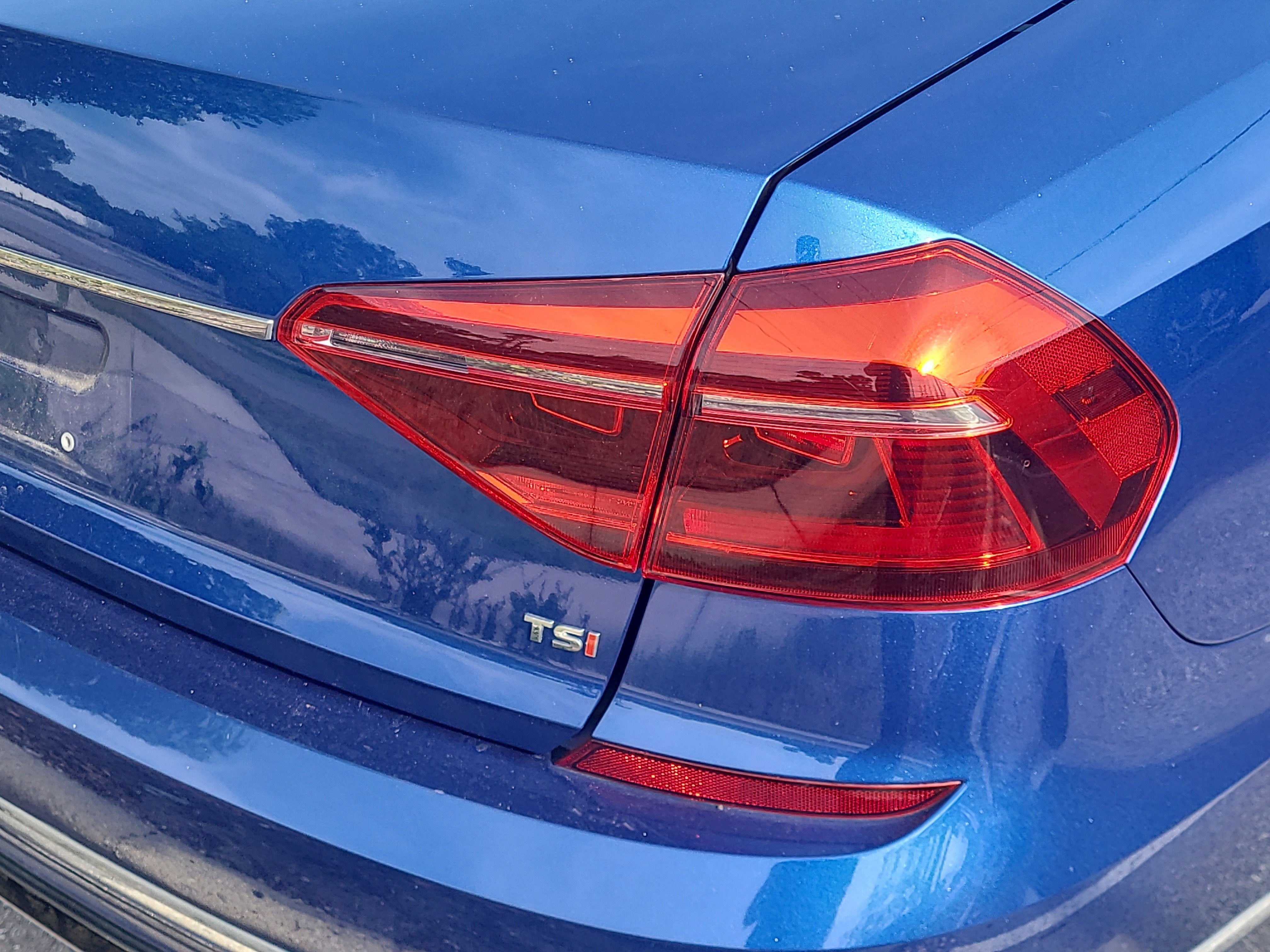 2017 Volkswagen Passat R-Line w/Comfort Pkg