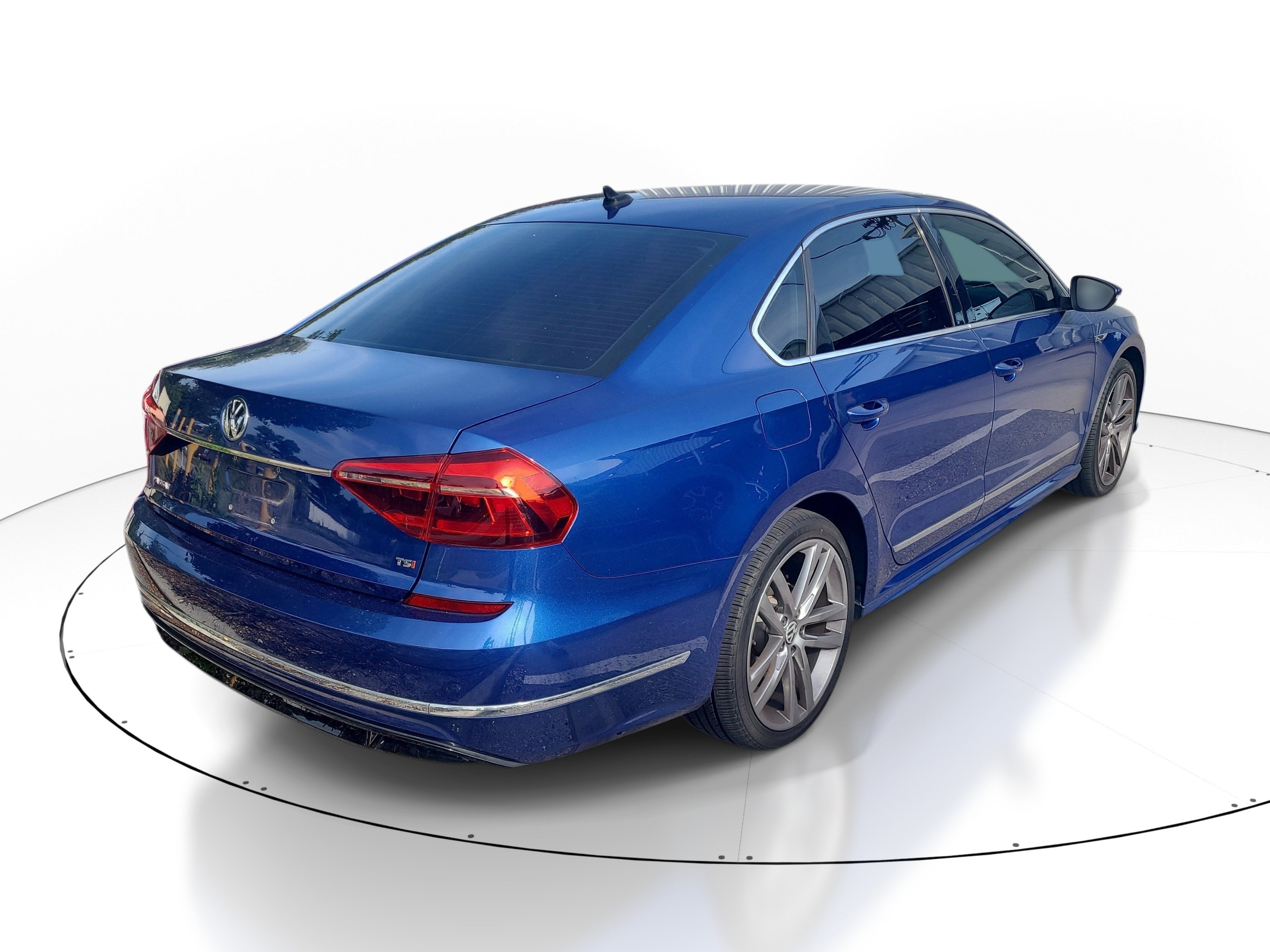 2017 Volkswagen Passat R-Line w/Comfort Pkg
