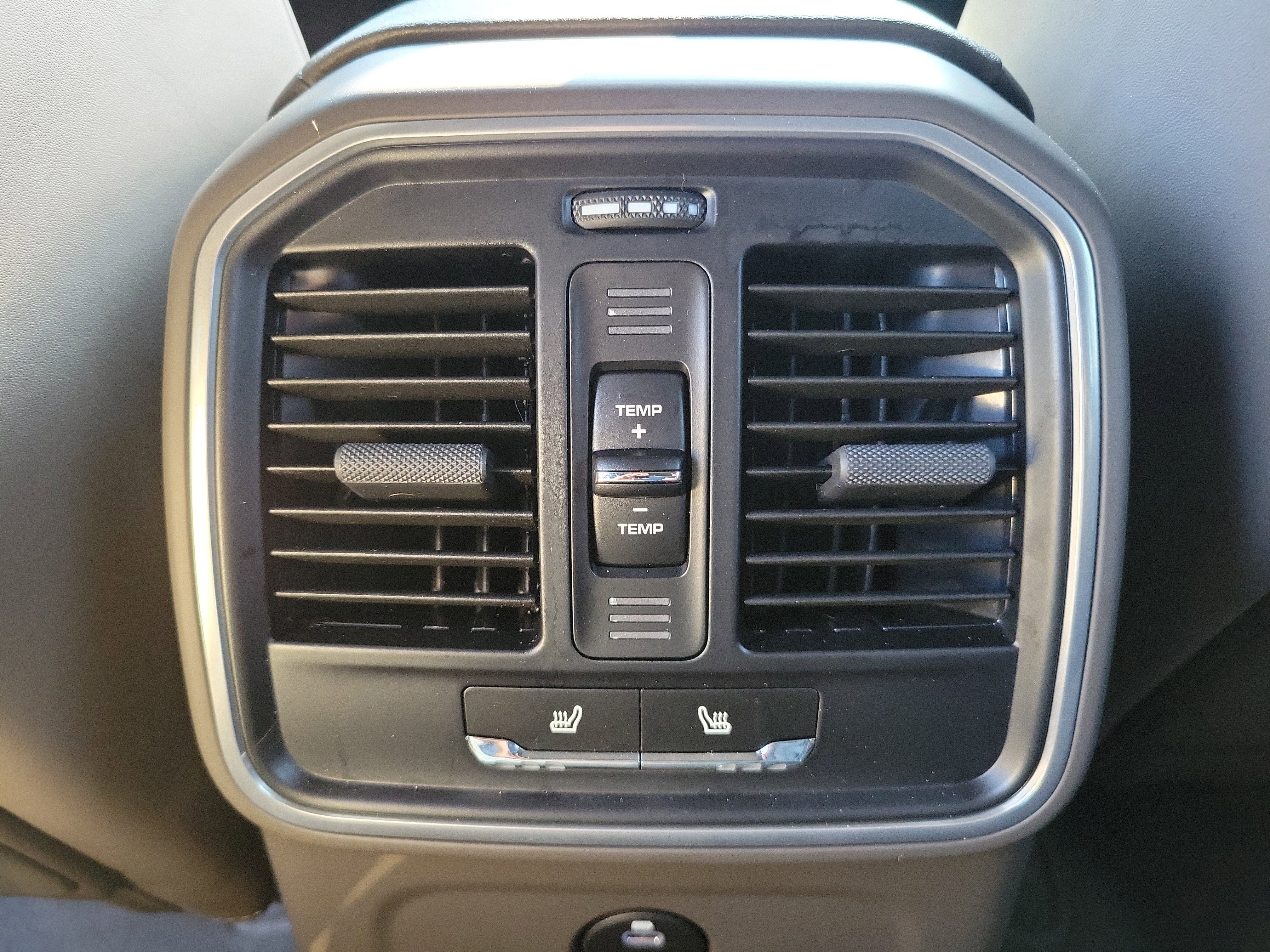 2025 Porsche Macan T