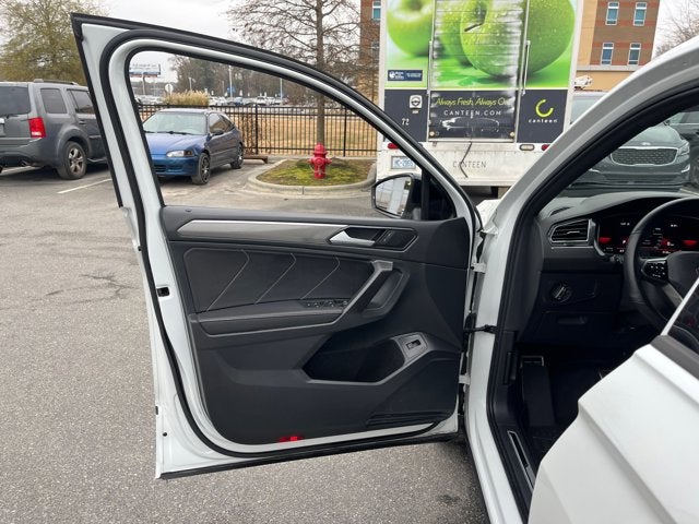 2022 Volkswagen Tiguan SE R-Line Black