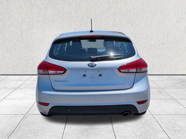 2016 Kia Forte 5-Door LX