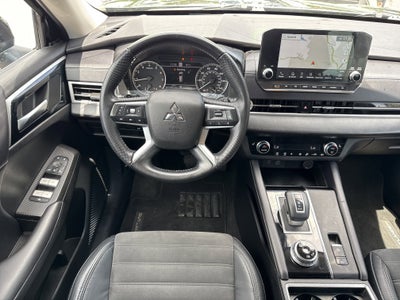 2023 Mitsubishi Outlander SE