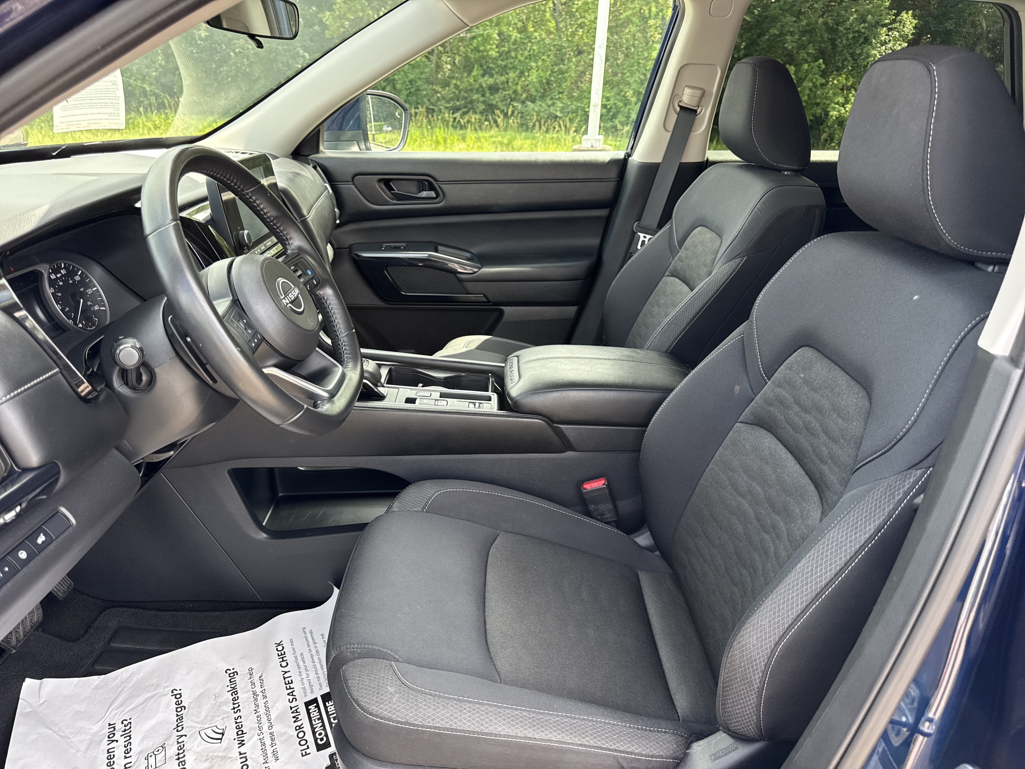 2025 Nissan Pathfinder SV